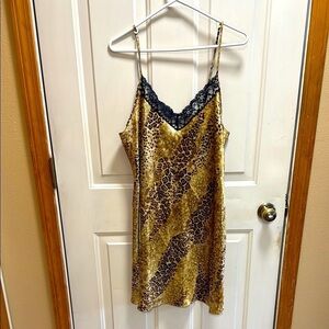 Gilligan & O’Malley Leopard Print Nightgown with Black Lace Trim size XL
